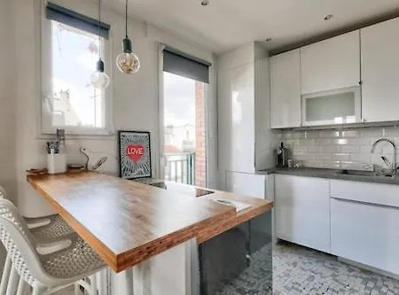 Διαμέρισμα Spacieux Avec Balcon / Batignolles