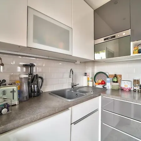 Διαμέρισμα Spacieux Avec Balcon / Batignolles